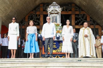 Abinader asiste a eucaristía en honor a la Virgen de la Altagracia