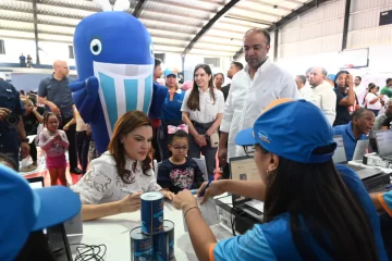 Personas acuden a jornada bancarización en Sabana Perdida