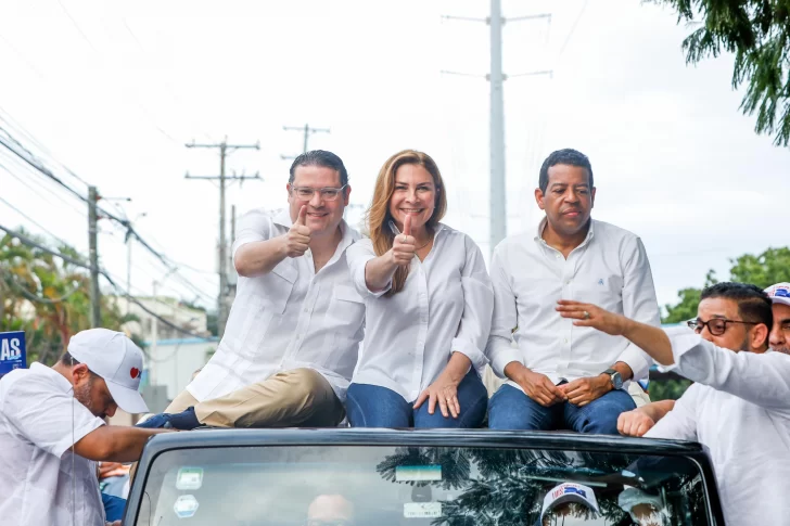 Carolina Mejía realiza caravana en la circunscripción 1