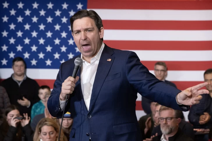 Ron DeSantis abandona las primarias republicanas y da su apoyo a Trump