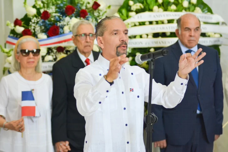 Foto-3-Juan-Pablo-Uribe-se-dirige-a-los-presentes.-728x485