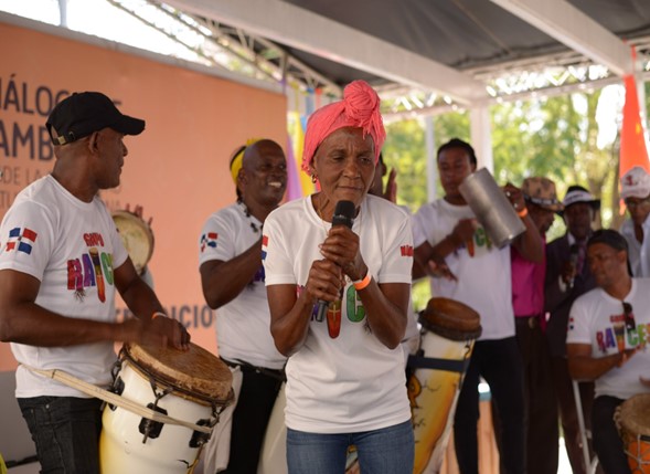 Grupo-Raices.-Fuente-UNFPA-Dominicana-1er-Encuentro-Nacional-de-Portadores-de-Tradiciones