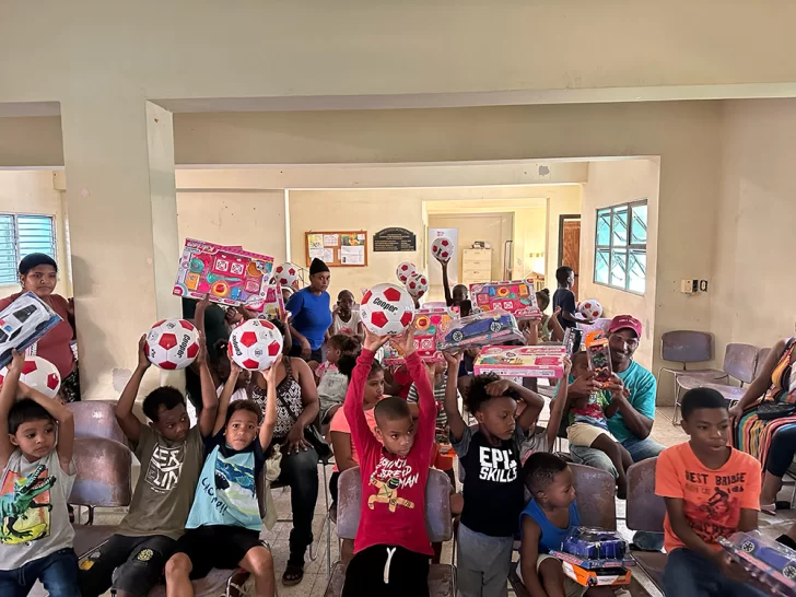 Fundación Refidomsa lleva donativos a familias en Haina, Azua y Nizao