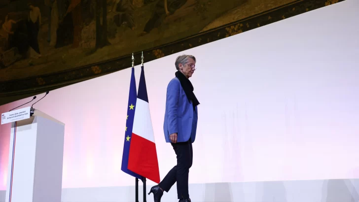 La primera ministra de Francia presenta su dimisión a Macron
