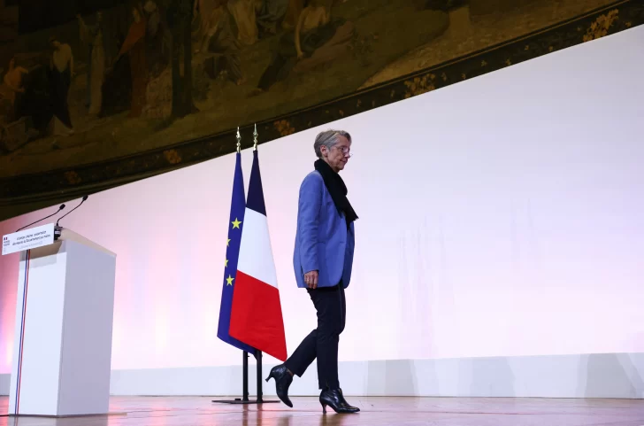La primera ministra de Francia presenta su dimisión a Macron