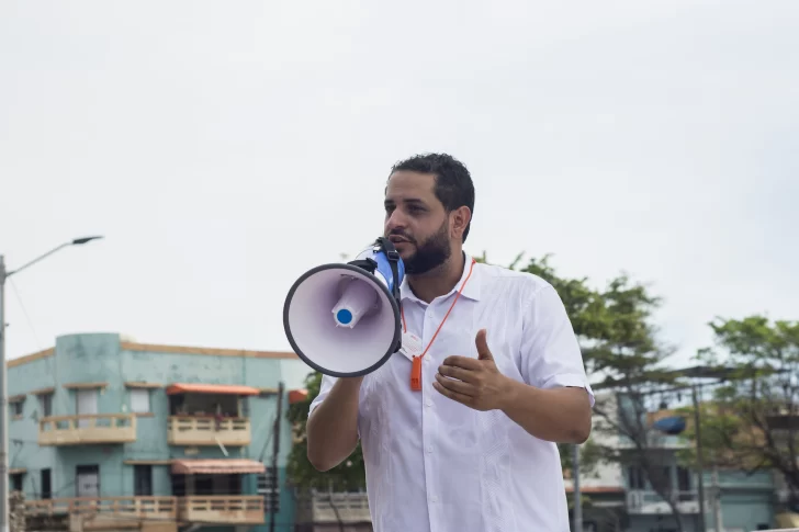 Candidato a regidor Miguel Alejandro Martínez recibe el apoyo del cineasta Iván De Lara