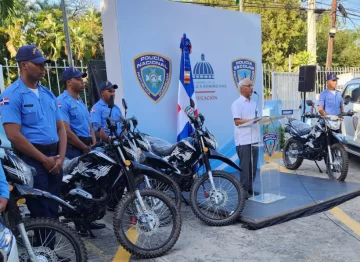 Ministerio de Educación entrega flota vehicular a Policía Escolar