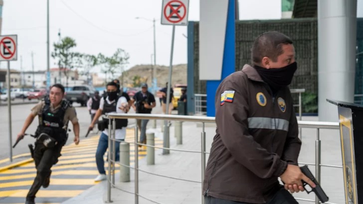 Al menos 10 personas muertas en la ola de violencia en Ecuador