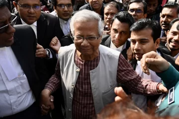 Premio Nobel de la Paz Muhammad Yunus, condenado a la cárcel en Bangladés