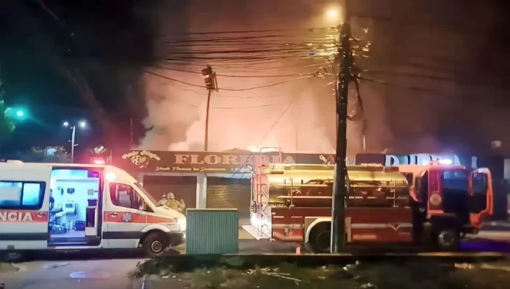 Tres fallecidos y 11 heridos en incendio 'provocado' en discoteca en Ecuador