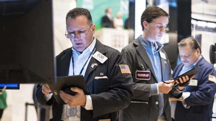 Wall Street cierra con ganancias y el S&P 500 marca un récord