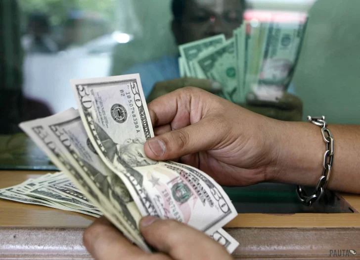 El dólar se cambia este lunes a 58.84 pesos dominicanos