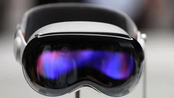 Cómo es Apple Vision Pro, las gafas de realidad virtual de US$3.500 que salen al mercado (y los problemas que ya enfrentan)