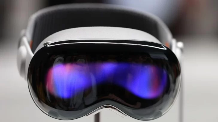 Cómo es Apple Vision Pro, las gafas de realidad virtual de US$3.500 que salen al mercado (y los problemas que ya enfrentan)