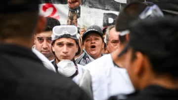 Provincias argentinas amenazan con cortar petróleo y gas por disputa con Milei