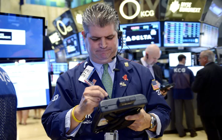 Wall Street abre en rojo y el Dow Jones baja un 0.27%