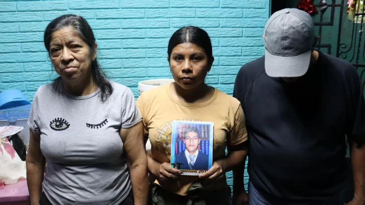'A mi hijo me lo han detenido injustamente, pero toda mi familia va a votar por Bukele'