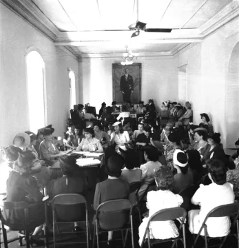 4.-Participantes-de-la-Seccion-C-del-Primer-Congreso-Femenino-Dominicano.-9-de-enero-de-1943.-Ateneo-Dominicano.-701x728