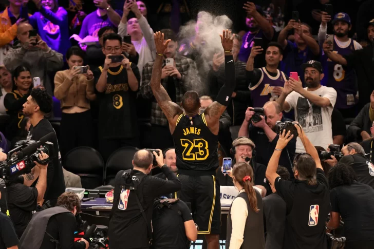 Curry y Doncic deslumbran, los Cavaliers no frenan y los Nuggets amargan a los Lakers