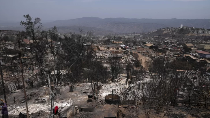 Bombero detenido por megaincendio que dejó 137 muertos y miles de casas quemadas