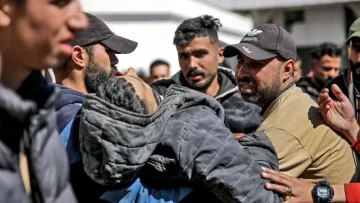 Más de 100 personas mueren en el norte de Gaza mientras esperaban la entrega de ayuda humanitaria en un incidente con soldados de Israel