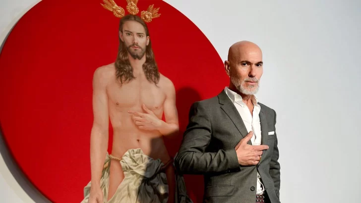 'Un Jesús que no sufre y que cuestiona la noción de masculinidad': qué dicen los críticos de arte sobre el 'Cristo sexualizado' que generó controversia en España