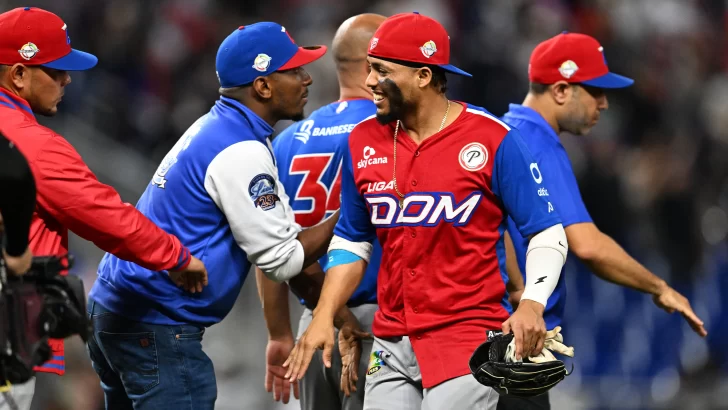 Dominicanos baten a Puerto Rico ante récord de casi 36 mil aficionados