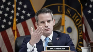 ’Los republicanos pro-democracia perdimos una batalla con Trump', dice Adam Kinzinger