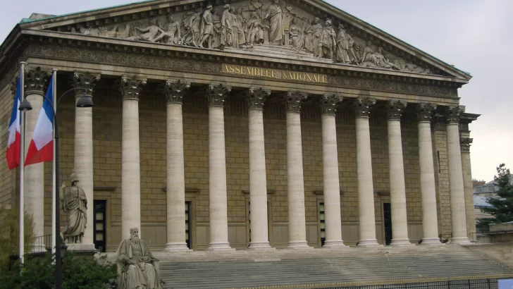Francia, primer país que convierte el aborto en un derecho asegurado en la Constitución