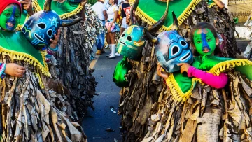 Misterios gozosos en el carnaval dominicano