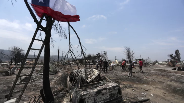Autoridades dan por controlados los mortales incendios que devastaron región de Valparaíso