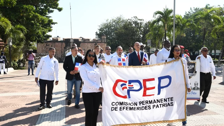 Efemérides Patrias seguirá acción legal, no acepta disculpas por creativo cambio en himno