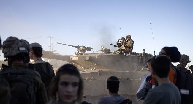 Israel dispara a multitud en fila para recoger comida. Mata a más de 100
