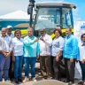 FEDA entrega tres tractores a productores de plátano