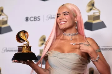 Karol-G-ganadora-del-premio-a-la-Mejor-Musica-Urbana-728x485