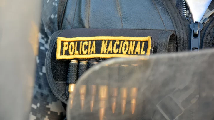 PN incauta 16,400 cigarrillos de contrabando, una pistola y un vehículo en SDO