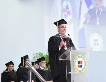 Abinader dice como doctor honoris causa que buscará completar reformas