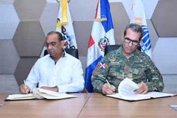 MIDE y MOPC firman convenio que reconoce especialidad del servicio militar en la asistencia vial