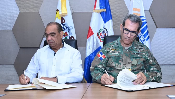 MIDE y MOPC firman convenio que reconoce especialidad del servicio militar en la asistencia vial
