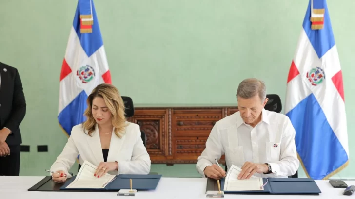 Exteriores y Supérate firman un convenio para asistir a dominicanos víctimas de trata