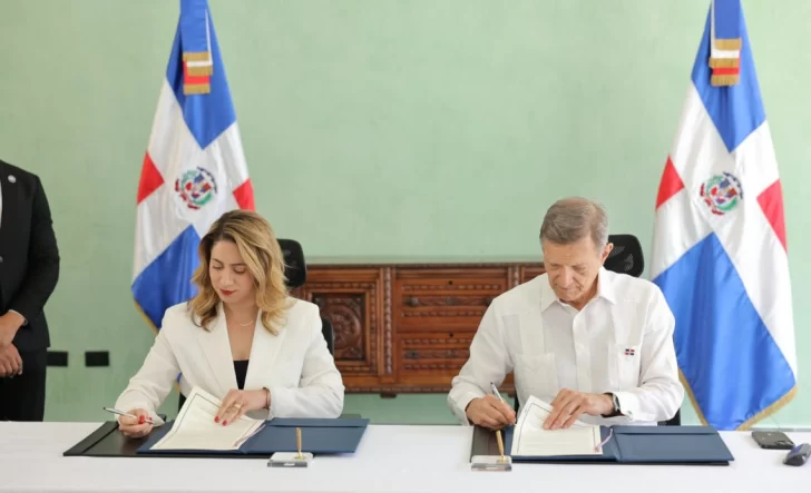 Exteriores y Supérate firman un convenio para asistir a dominicanos víctimas de trata