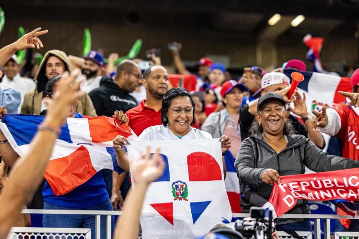 PUBLICO-DOMINICANO-EN-MIAMI-728x485