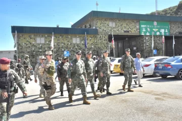 Escarbando: Ministro de Defensa de RD supervisa labor de protección en la frontera