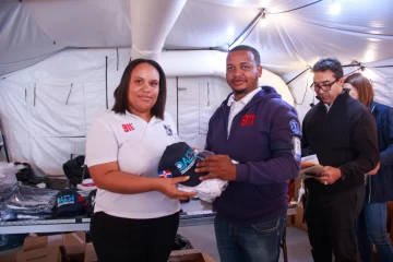 DAEH inicia entrega de uniformes a personal asistencial