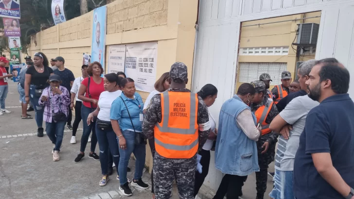 Votantes en SDO acuden a las urnas desde tempranas horas