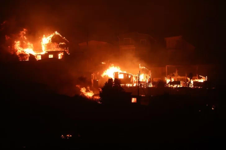 Las imágenes de los incendios en Chile que han dejado varios muertos y por el que se ha decretado estado de excepción