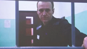 Cómo eran las duras condiciones en las que vivía Navalny en la infame prisión rusa 'Lobo Polar' en la que finalmente murió