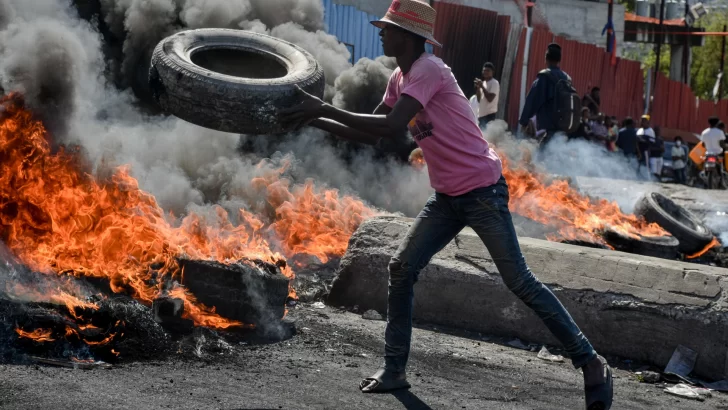 Al menos 6 muertos y más de una decena de heridos en protestas contra Henry en Haití