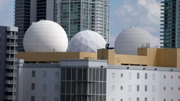 Cómo es la fortaleza en Miami que resguarda el 'poderoso cerebro' de internet para América Latina Cómo es la fortaleza en Miami que resguarda el 'poderoso cerebro' de internet para América Latina