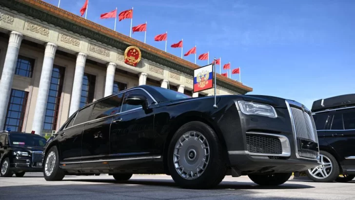 El auto de lujo que Putin le regaló a Kim Jong-un como muestra de 'su cercana relación'
